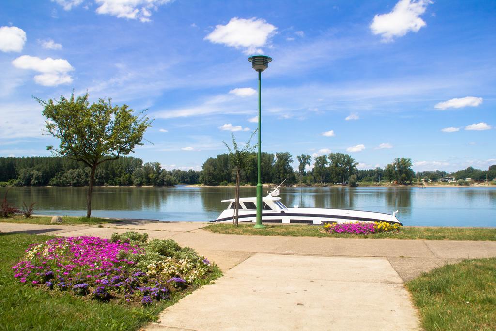 Hotel Dunav Ilok Exterior foto